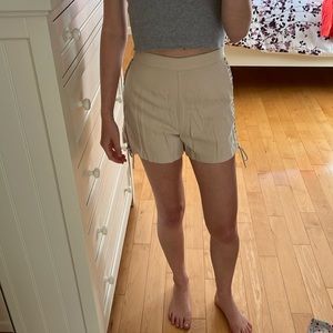 H&M beige shorts